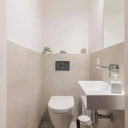 Modern In Central * برلين