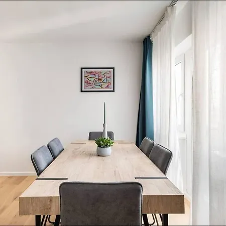 Modern In Central * برلين