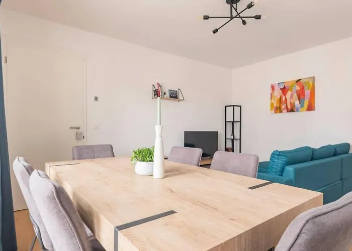 Modern In Central Apartment